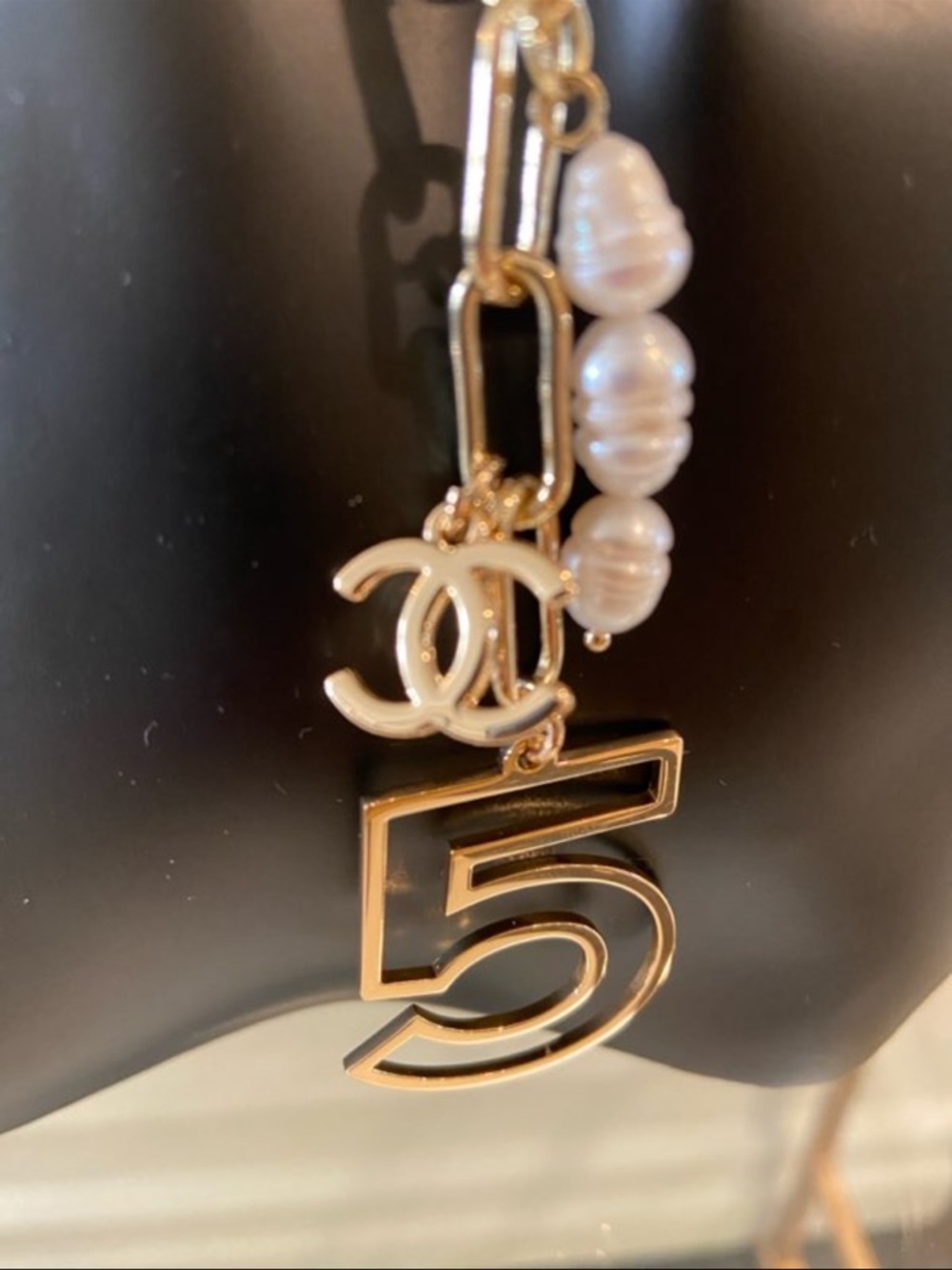 CHANEL Gold-Tone Chain Necklace with White Pearls and '5' Charm - Picture 4 of 13
